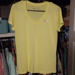 Womens under armour shirt size small (fits like M)